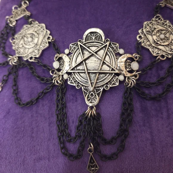 🖤 Witchy Chandelier Neclace - Picture 2 of 4